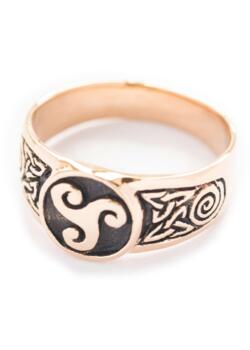 Signetring med Triskelion i Bronze