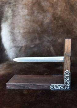 Bogstøtter med sværd