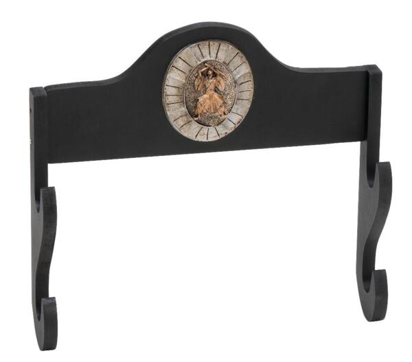 Vægholder – Træ med Emblem