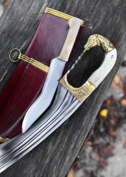 Falcata med Hestehovedgreb