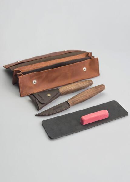 Luksus skeknivsæt med valnøddeskæfter