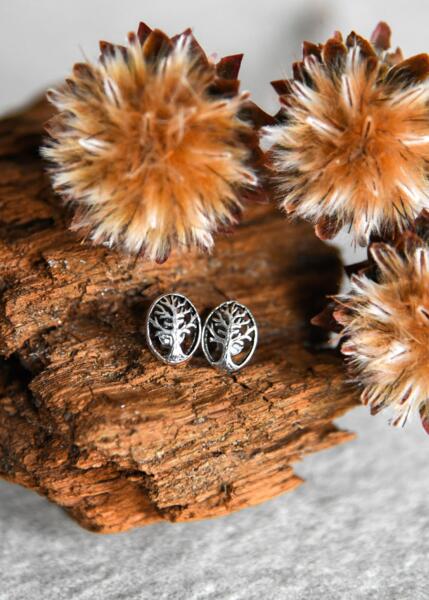 Ørestikker med Yggdrasil