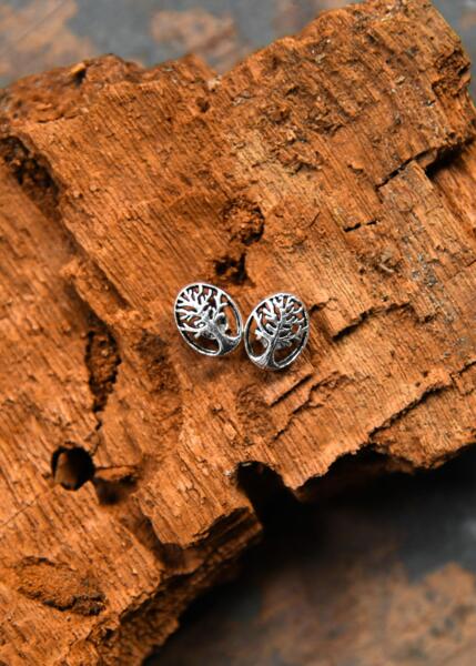 Ørestikker med Yggdrasil