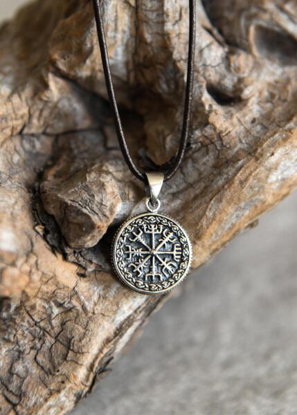 Vegvísir vedhæng