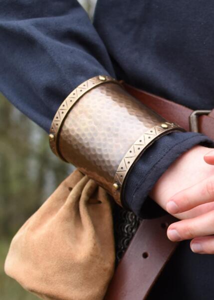 Bred armring i messing