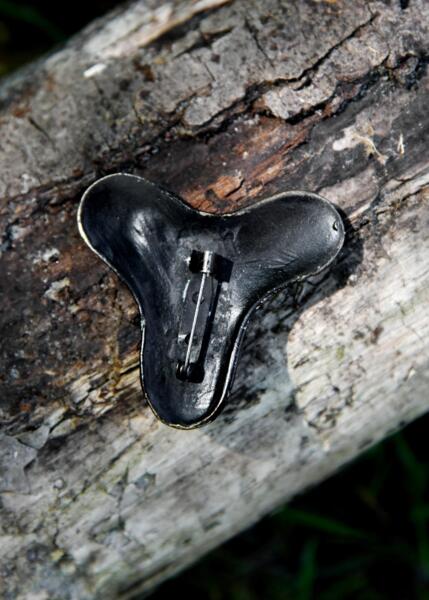 Trefliget vikingefibula i messing