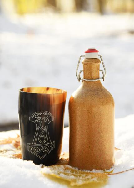 Drikkekop i ægte horn uden hank