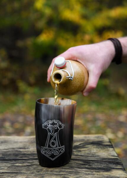 Drikkekop i ægte horn uden hank