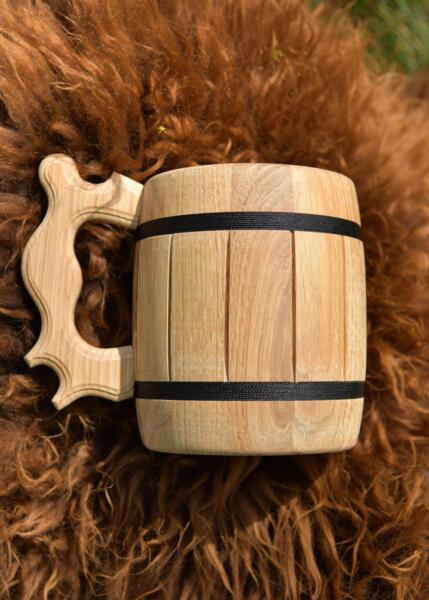 Ølkrus i egetræ med stålindsats