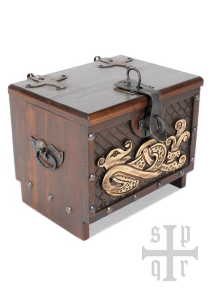 Vikingekiste i træ med Midgårdsorm-motiv