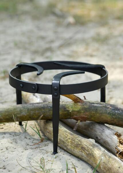 Middelalder trefod til bål