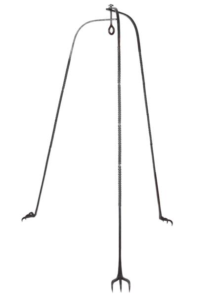 Stor trefod i stål til bål