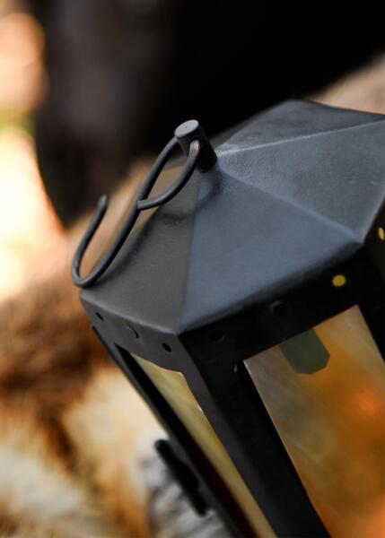 Lantern med hornvinduer