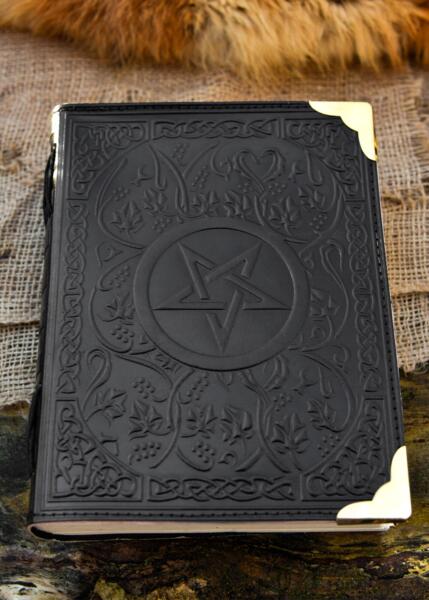 Sort læderdagbog med pentagram