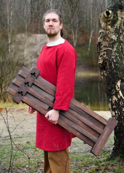 Middelalder foldestol i mangotræ