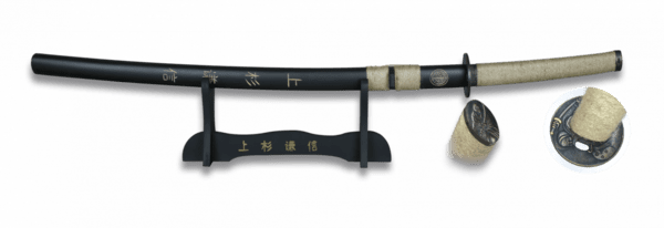 Katana med dekorativ klinge