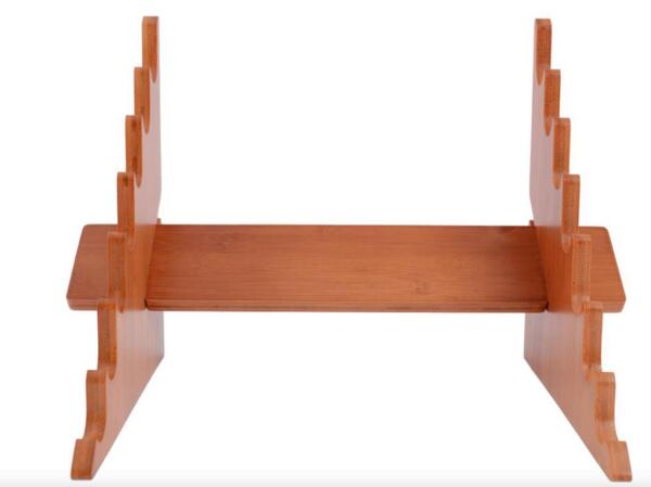 Hjørnestativ i træ til 7 sværd